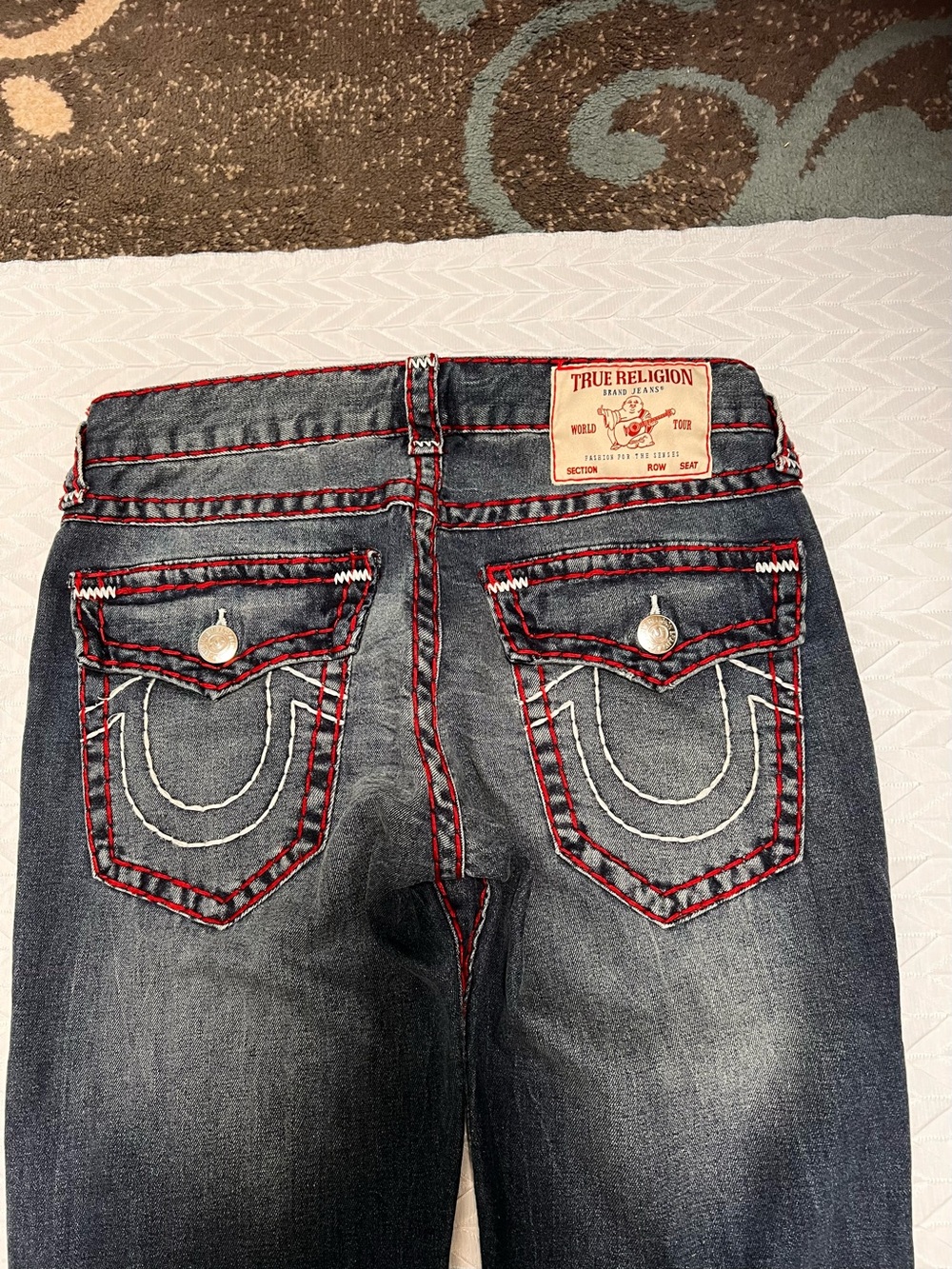 True Religion Men's Relaxed Jeans with Red Stitching - Picture 6 of 9